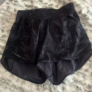 Lululemon camp print hotty hot shorts